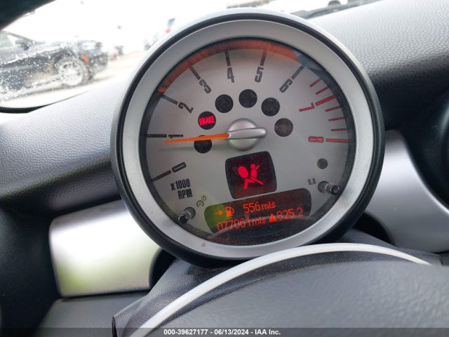 2010 MINI COOPER WMWMF3C55ATU77433 Photo 6