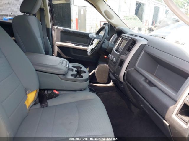 1C6RR7KT1HS517179 RAM 1500 Express  4x4 5'7 Box