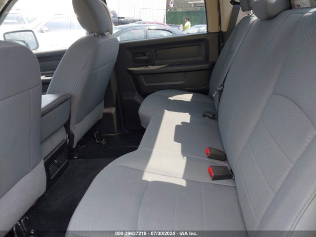 1C6RR7KT1HS517179 RAM 1500 Express  4x4 5'7 Box