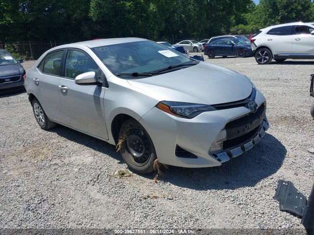 Toyota COROLLA LE 2018 5YFBURHE2JP743283 Image 1