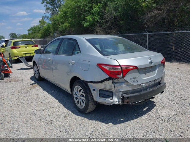 Toyota COROLLA LE 2018 5YFBURHE2JP743283 Image 3