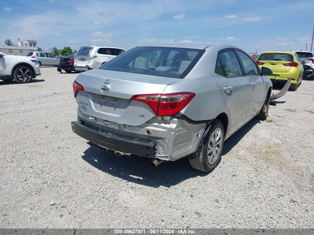 Toyota COROLLA LE 2018 5YFBURHE2JP743283 Image 4