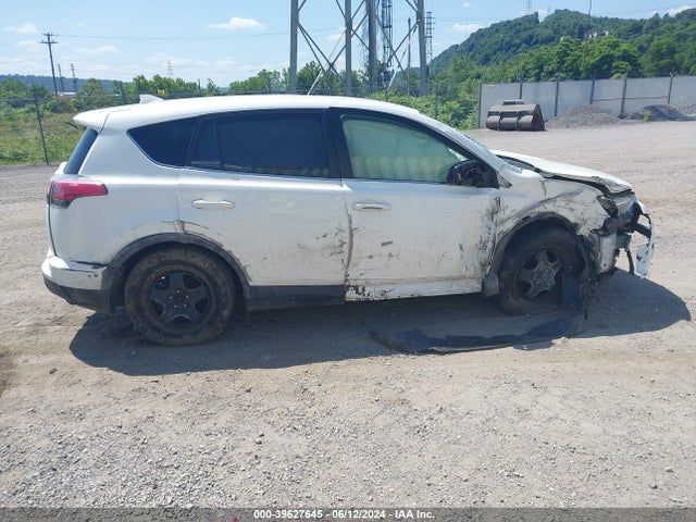 Toyota RAV4 LE 2017 JTMBFREV1HJ164864 Image 13