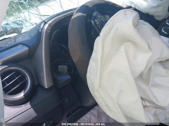 Toyota RAV4 LE 2017 JTMBFREV1HJ164864 Image 15