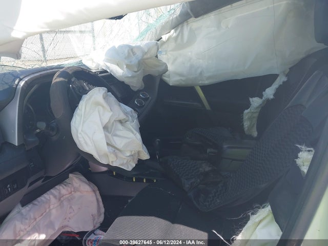 Toyota RAV4 LE 2017 JTMBFREV1HJ164864 Image 5