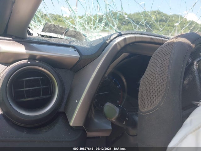 Toyota RAV4 LE 2017 JTMBFREV1HJ164864 Image 7