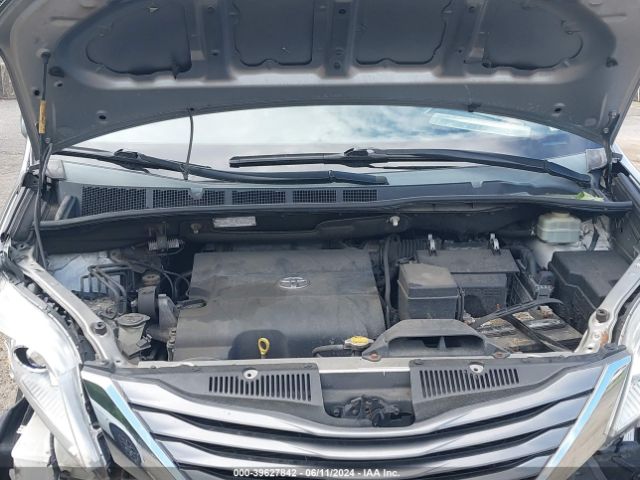 5TDYK3DCXFS568247 Toyota Sienna Xle Premium 8 Passenger