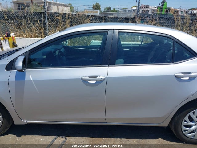 Toyota COROLLA LE 2018 5YFBURHE8JP761979 Image 14