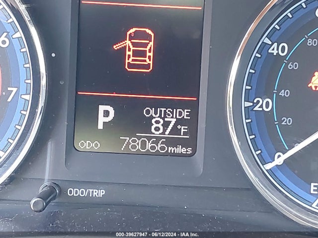 Toyota COROLLA LE 2018 5YFBURHE8JP761979 Image 15