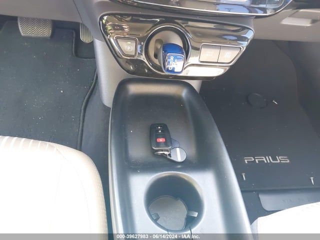 Toyota Prius Two 2016 JTDKBRFU2G3524177 Image 11