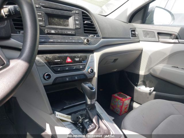 5NPD74LF9JH220813 Hyundai ELANTRA SE