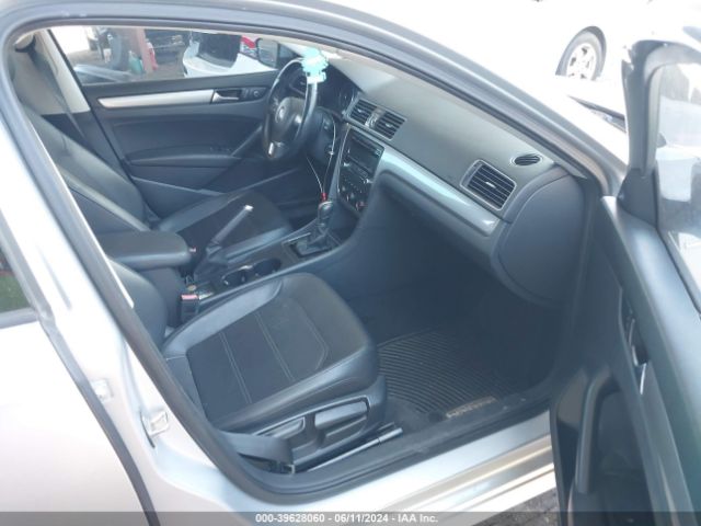 1VWAT7A37FC019212 Volkswagen Passat 1.8t Wolfsburg Edition