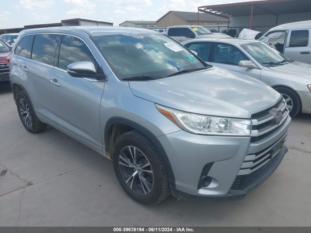 Toyota Highlander Le 2017 5TDZARFH0HS032736 main image