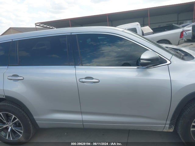 Toyota Highlander Le 2017 5TDZARFH0HS032736 Image 13