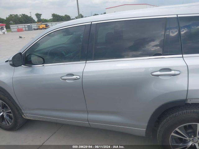 Toyota Highlander Le 2017 5TDZARFH0HS032736 Image 14