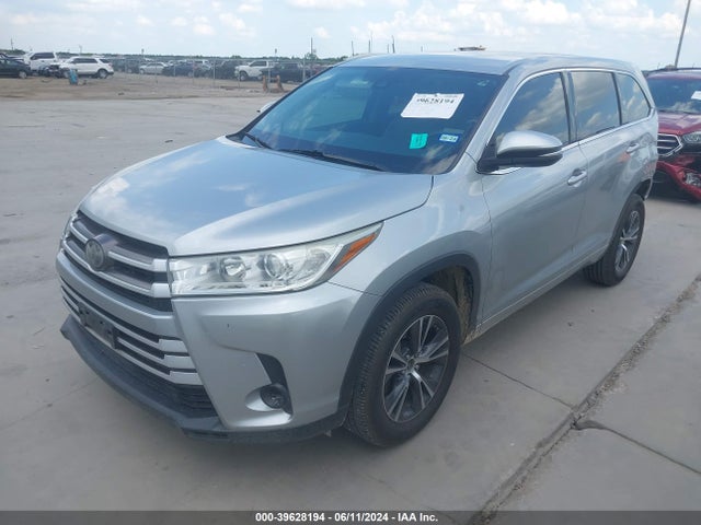 Toyota Highlander Le 2017 5TDZARFH0HS032736 Image 2