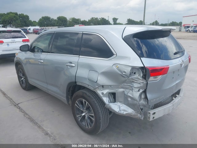 Toyota Highlander Le 2017 5TDZARFH0HS032736 Image 3