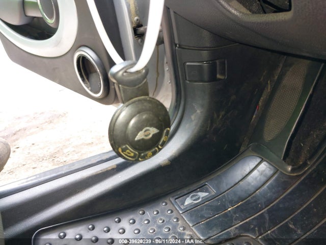 2010 MINI COOPER WMWMR3C57ATU97738 Photo 10