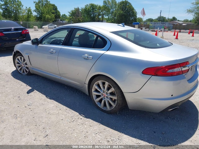 2014 JAGUAR XF SAJWJ0EF4E8U17331 Photo 2