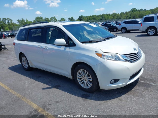 Toyota Sienna Xle 8 Passenger 2015 5TDYK3DC5FS542185 main image