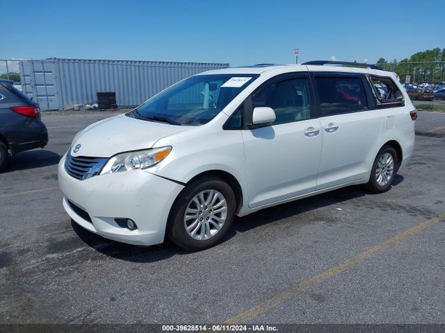 Toyota Sienna Xle 8 Passenger 2015 5TDYK3DC5FS542185 Image 2