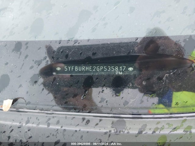 Toyota COROLLA LE 2016 5YFBURHE2GP535817 Image 18