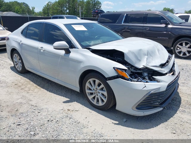 Toyota CAMRY LE 2022 4T1C11AK3NU034929 головне зображення