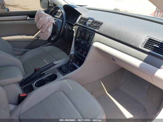 1VWBS7A32FC009274 Volkswagen Passat 1.8t Se