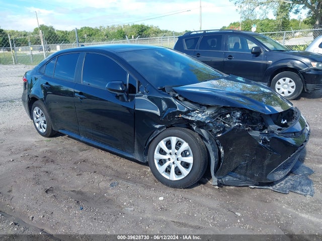 Toyota COROLLA LE 2020 5YFEPRAE1LP128290 головне зображення