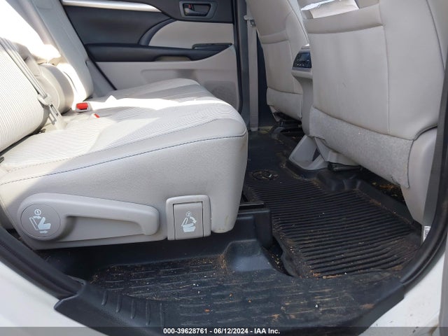 Toyota Highlander Le Plus 2019 5TDZZRFHXKS347558 Image 8