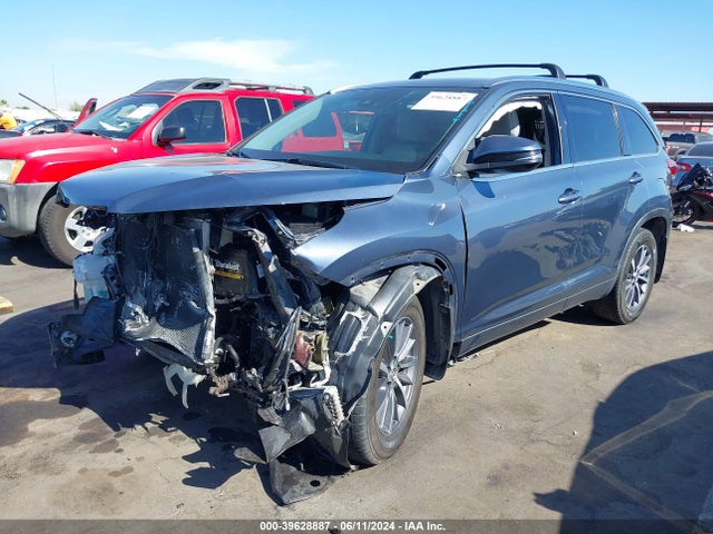 Toyota Highlander Xle 2018 5TDJZRFH8JS496191 Image 2