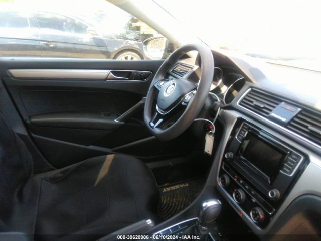1VWAA7A35JC008997 Volkswagen Passat 2.0t R-line/2.0t S