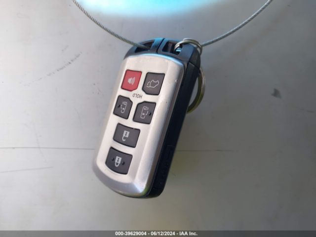 5TDYK3DC2FS620762 Toyota Sienna Xle 8 Passenger