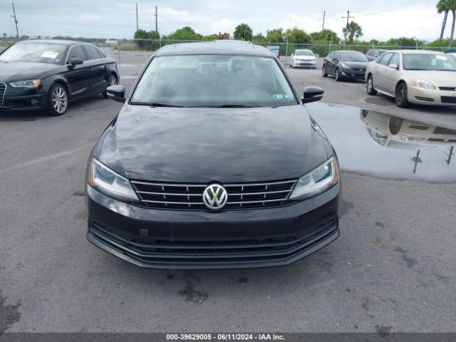 3VWDB7AJ4JM218076 Volkswagen Jetta