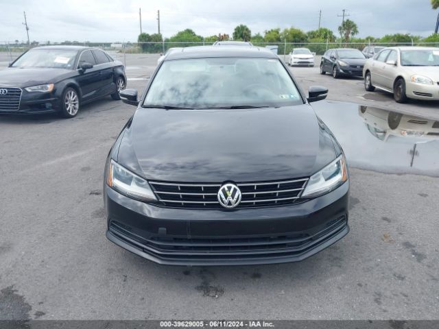 3VWDB7AJ4JM218076 Volkswagen Jetta