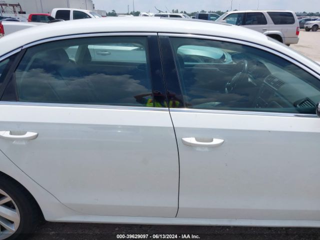 1VWBA7A36JC045965 Volkswagen Passat 2.0t Se