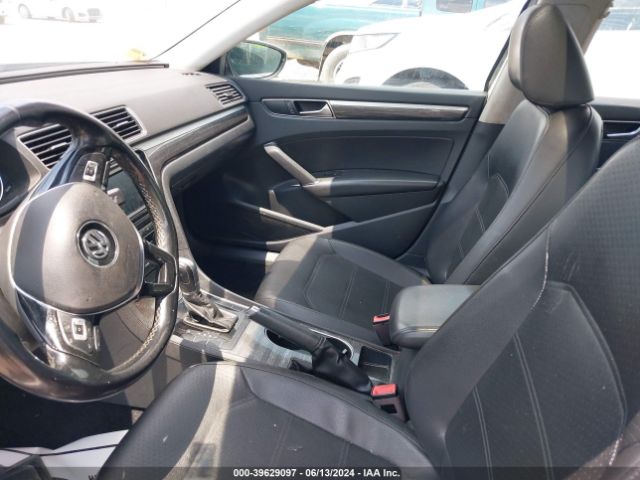 1VWBA7A36JC045965 Volkswagen Passat 2.0t Se