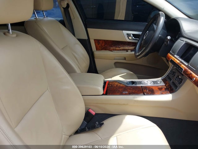 2015 JAGUAR XF SAJWA0FS5FPU64256 Photo 4