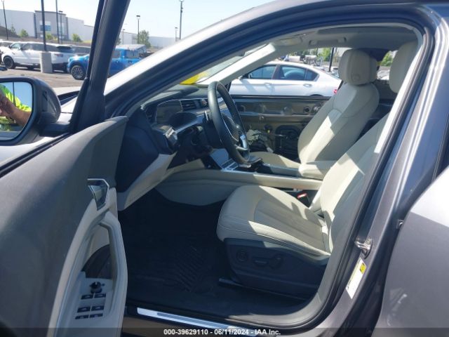 WA1AAAGE6NB027444 Audi E-tron Premium Quattro