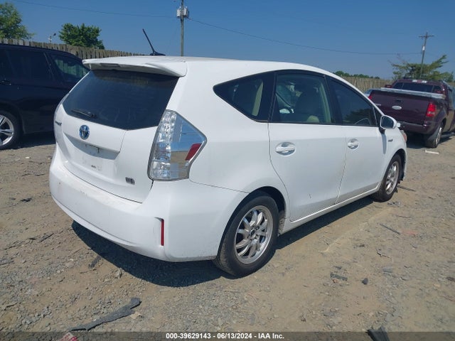 Toyota Prius V Three 2014 JTDZN3EU0E3333973 Image 4