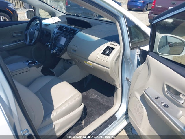 Toyota Prius V Three 2014 JTDZN3EU0E3333973 Image 5