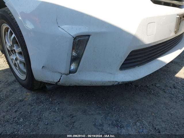 Toyota Prius V Three 2014 JTDZN3EU0E3333973 Image 6