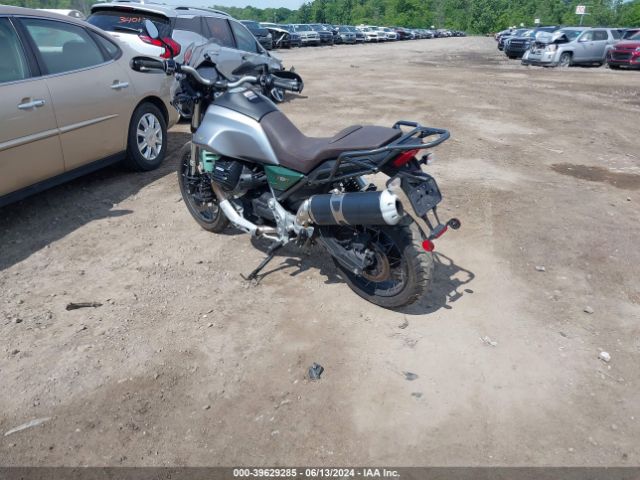2022 MOTO GUZZI V85 TT ZGUKYUA08NM000719 Photo 2