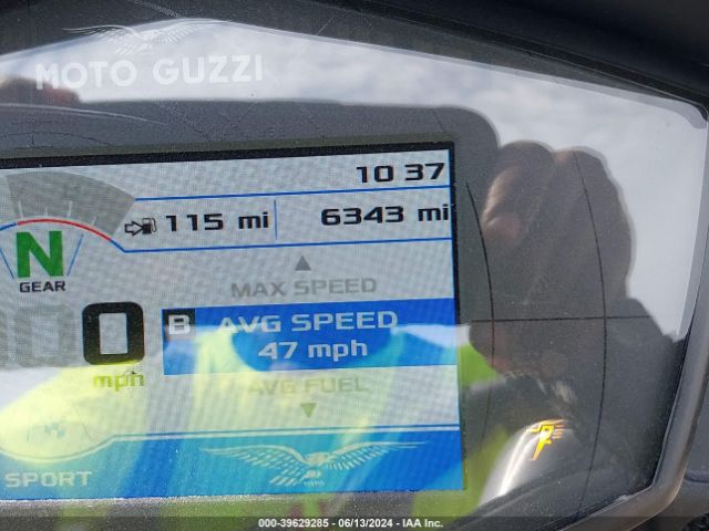 2022 MOTO GUZZI V85 TT ZGUKYUA08NM000719 Photo 6