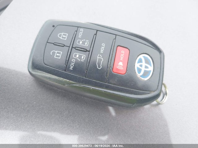 Toyota SIENNA XLE 2021 5TDJSKFC2MS026100 Image 11
