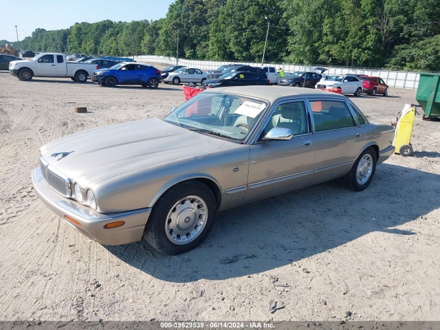 1998 JAGUAR XJ8 SAJKX6246WC814623 Photo 1