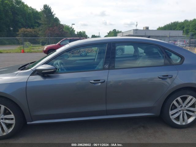 1VWLA7A31KC001670 Volkswagen Passat 2.0t Wolfsburg Edition