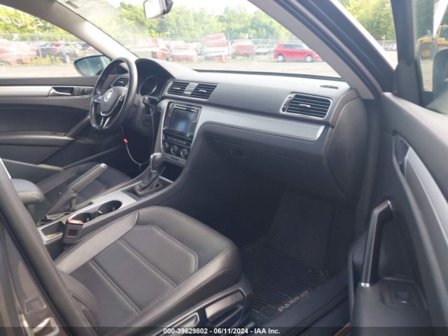 1VWLA7A31KC001670 Volkswagen Passat 2.0t Wolfsburg Edition