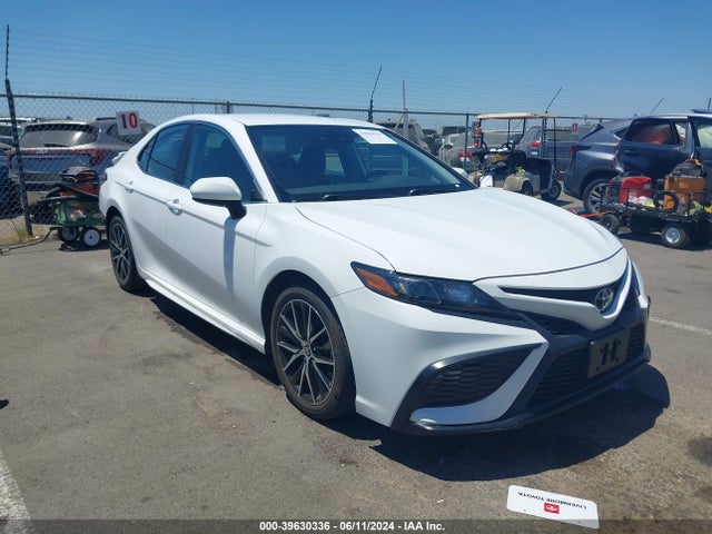 Toyota CAMRY SE 2021 4T1G11AKXMU575444 головне зображення