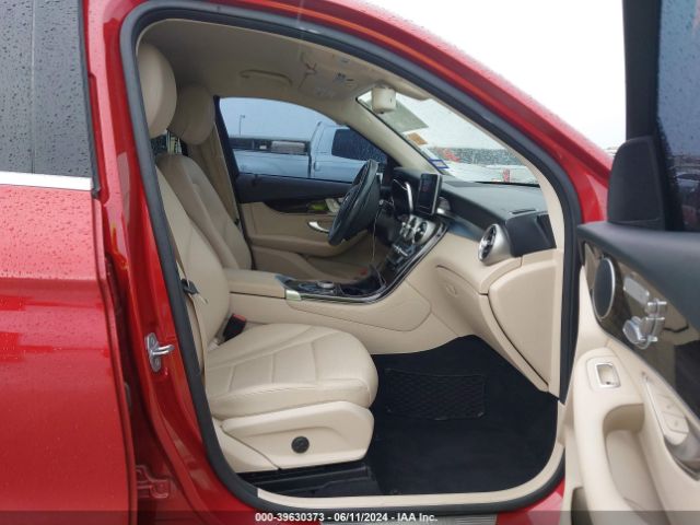 WDC0G4JB8KF641734 Mercedes-Benz GLC 300